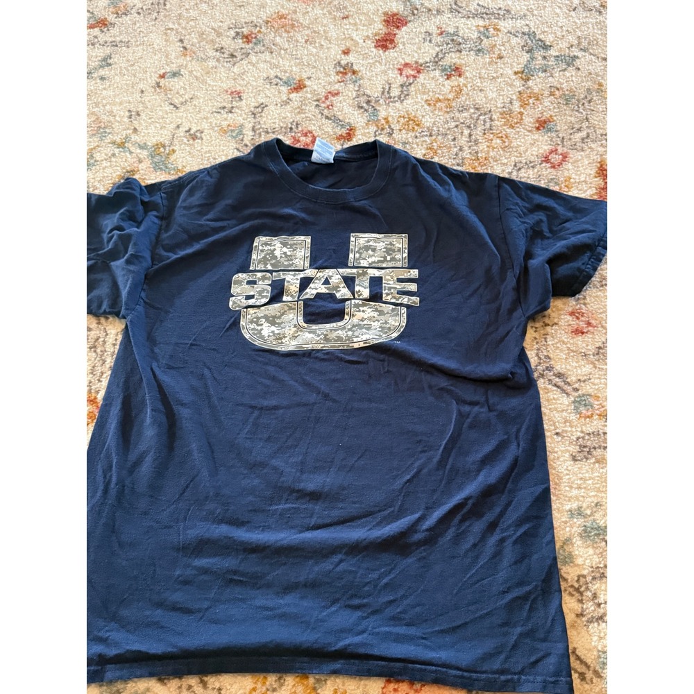 Gildan Mens Utah State University Aggies Camo Logo T-Shirt Navy Blue Large